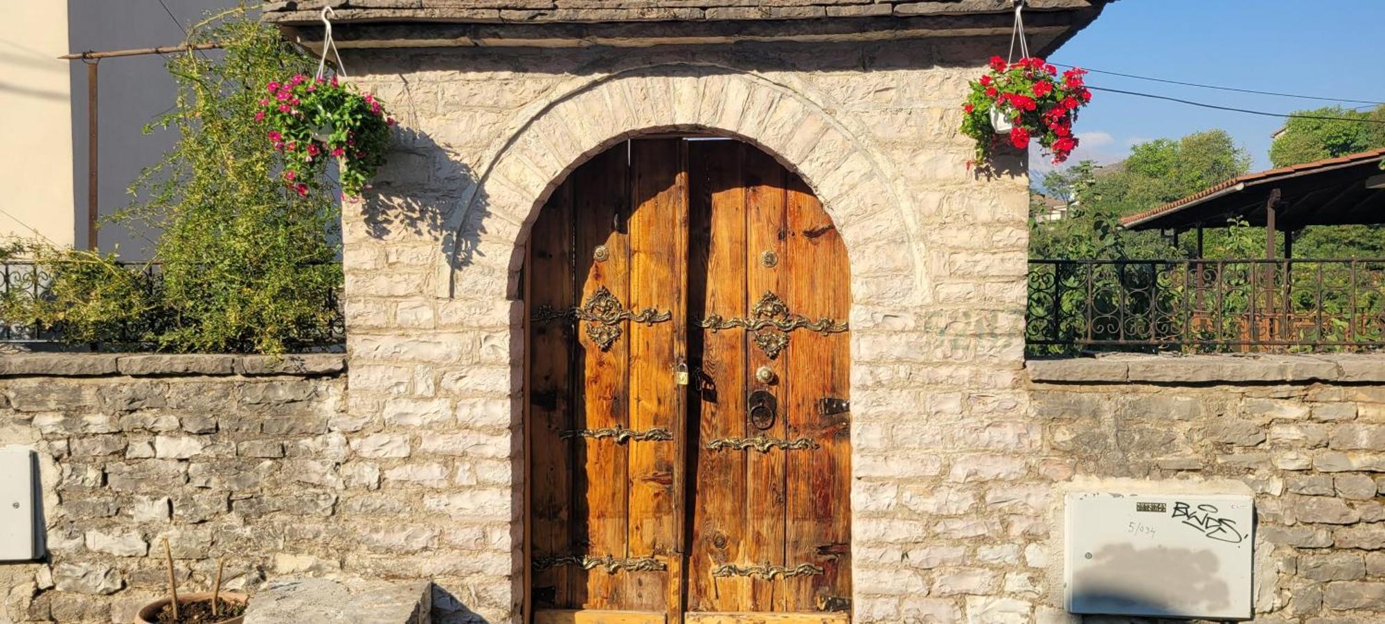 Guest House Emily Gjirokastër Dış mekan fotoğraf